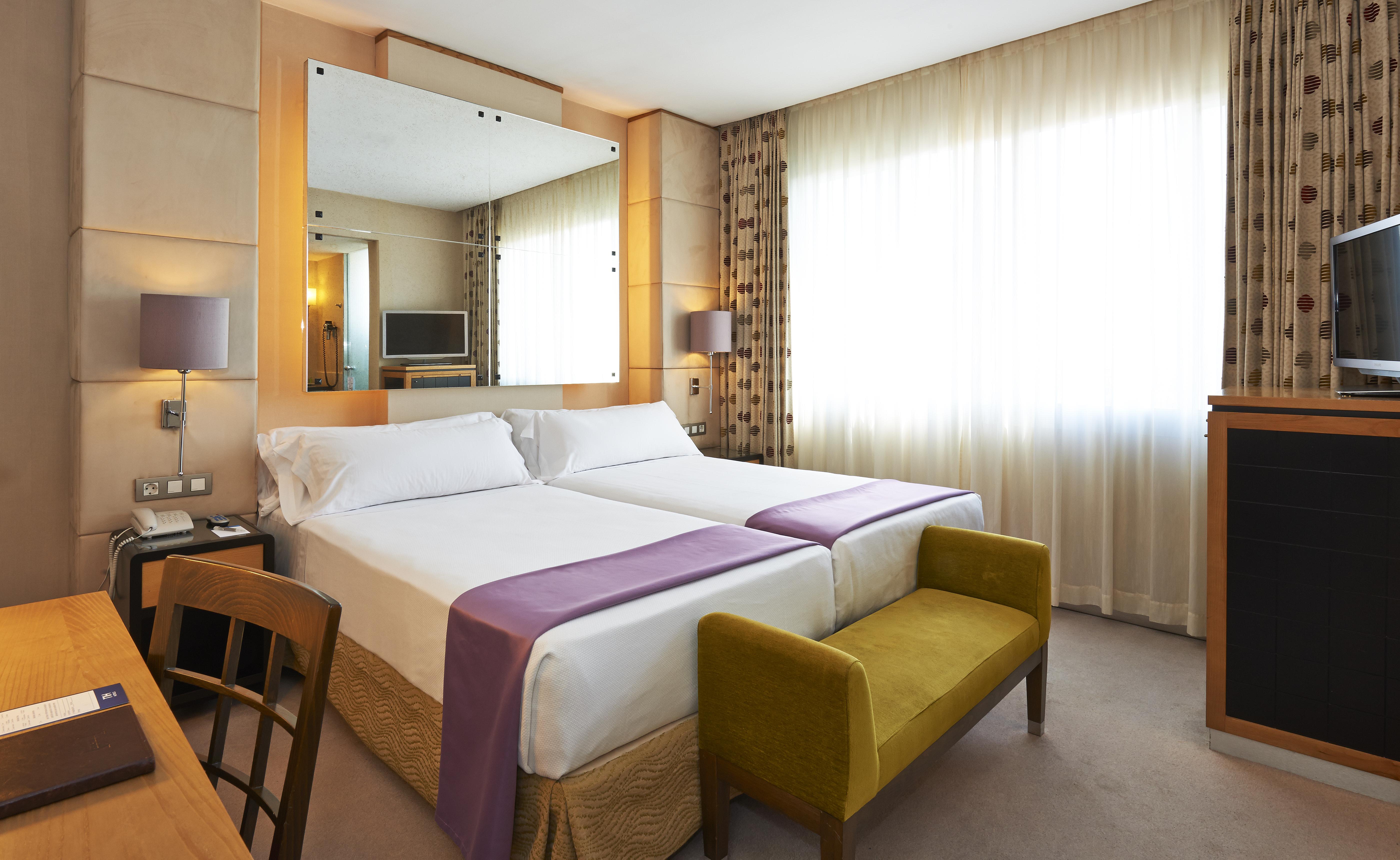 Hesperia Barcelona Presidente Exterior foto